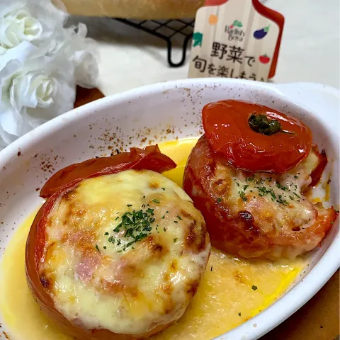 「トマト」を使ってみたSnapdishの料理・レシピ写真:詰めて焼くだけ‼️トマトのチーズ焼き🍅