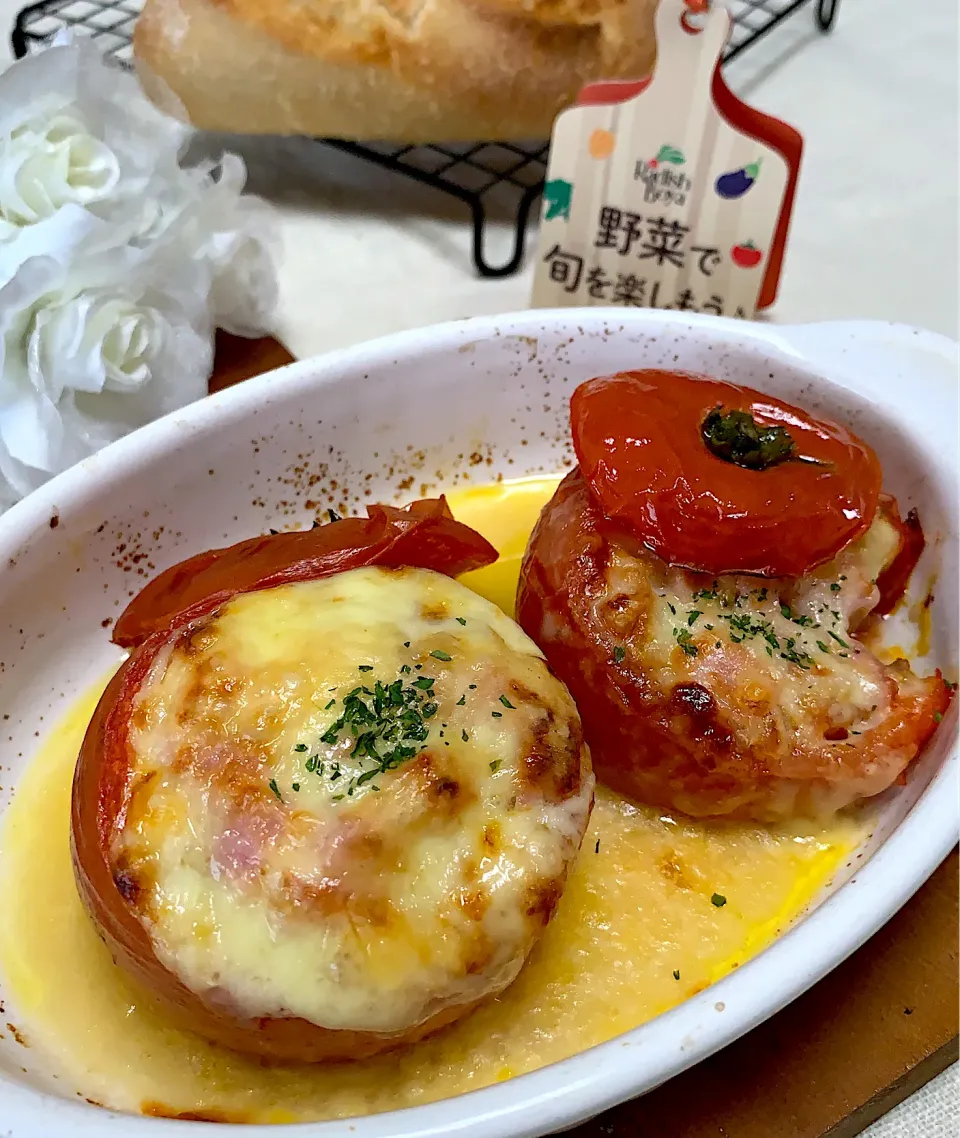 詰めて焼くだけ‼️トマトのチーズ焼き🍅|❁︎na--na❁︎Nさん