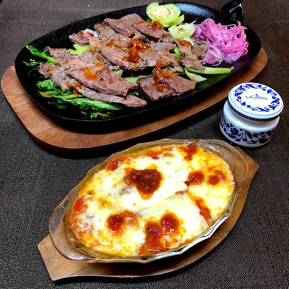 ステーキ🥩トマト🍅モッツァレラ🧀ラ・カンティーヌソース🍅|henryさん