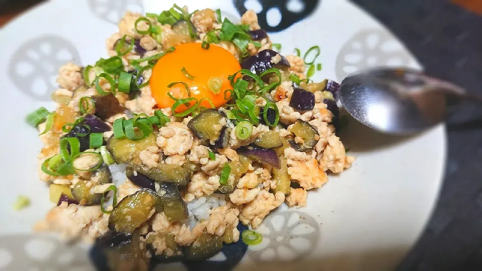 茄子と鶏ミンチの甘味噌そぼろ丼|奈津美さん