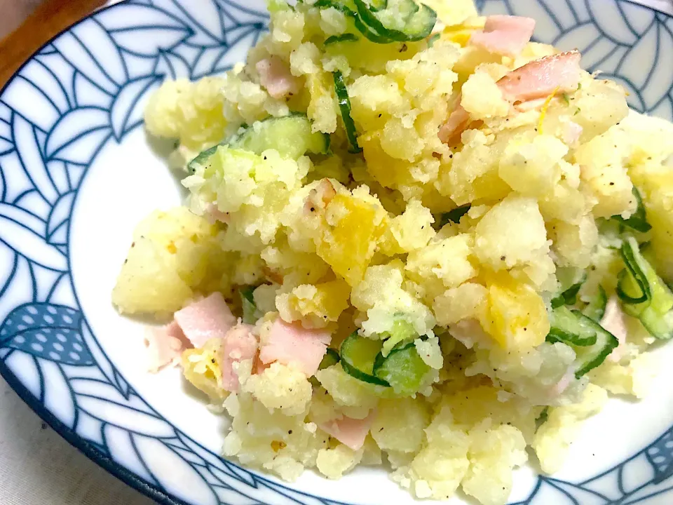 ⭐️10.10夜🌙おかず⭐️たくあんときゅうりカリカリのポテトサラダ♪|さとみさん