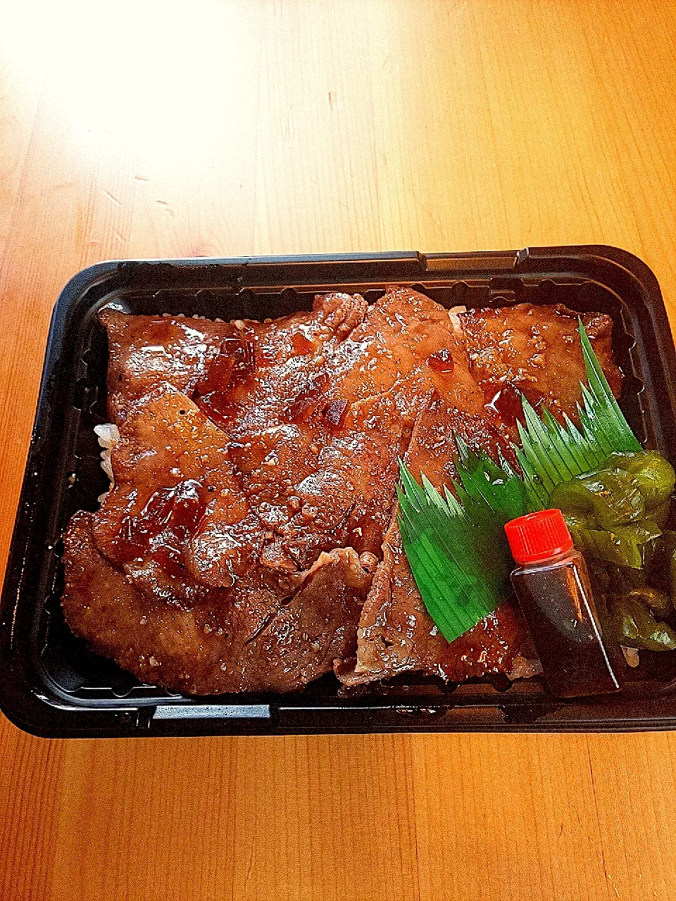 Snapdishの料理写真:牛タン重|炭焼ステーキ肉ごころさん