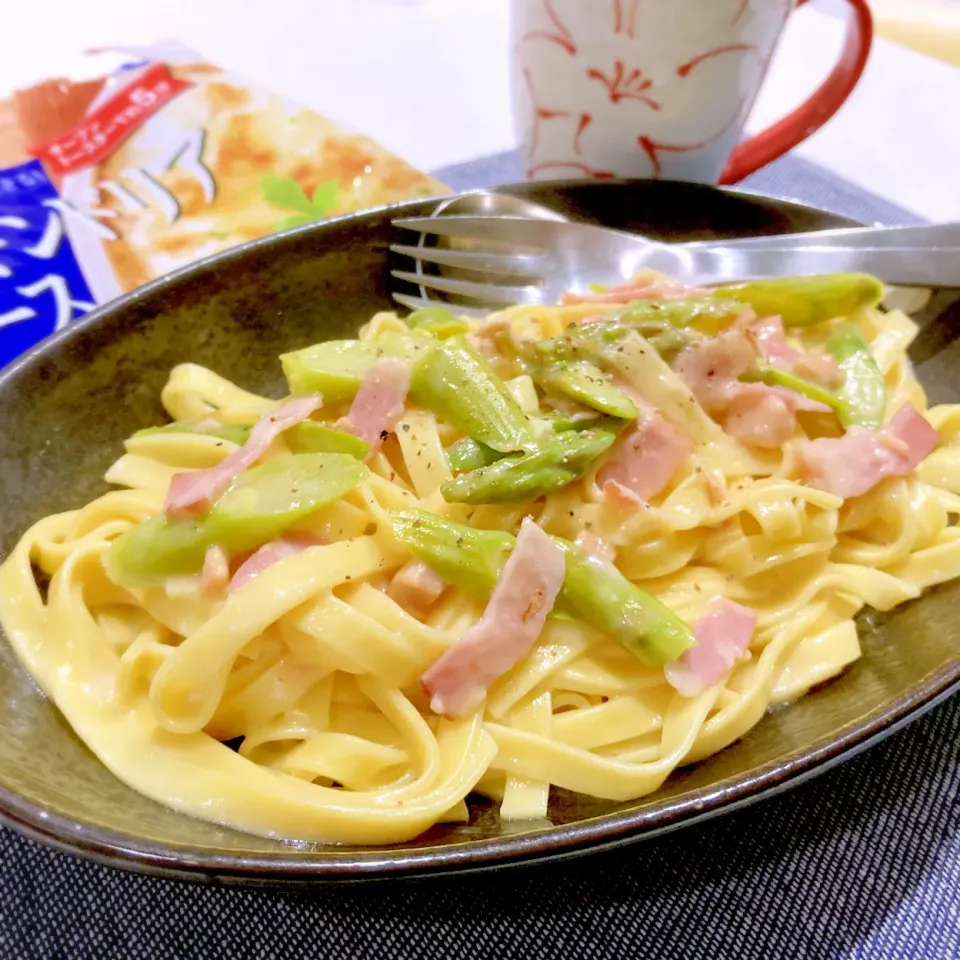 チキンドリアソースでアスパラとベーコンのクリームチーズパスタ🍝|はるさん