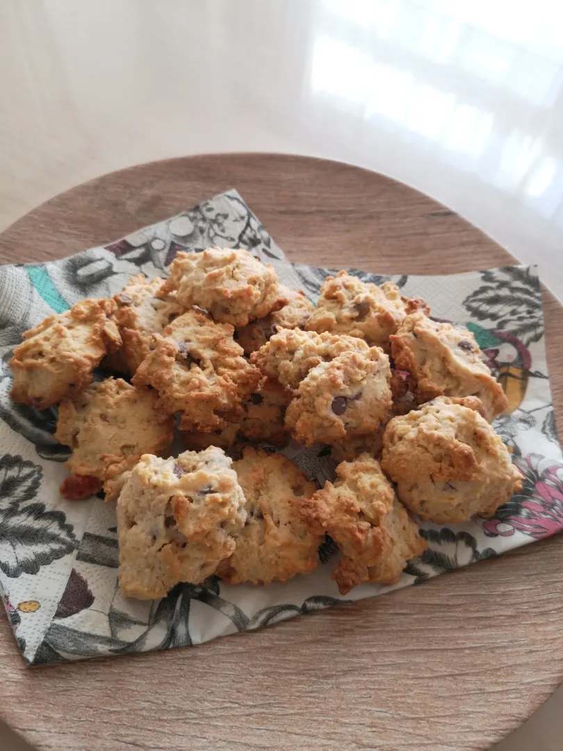 Snapdishの料理写真:フルグラとチョコチップの全粒粉入クッキー🍪|✵mami✵さん