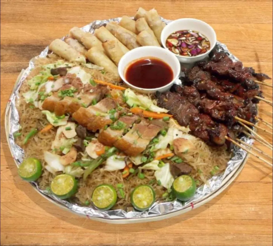 Fiesta Pack C
(good for 5-6 pax)

P530.00

•Bihon
•15 pcs. Pork Shanghai
•12 pcs. Pork BBQ|jezmendozaさん