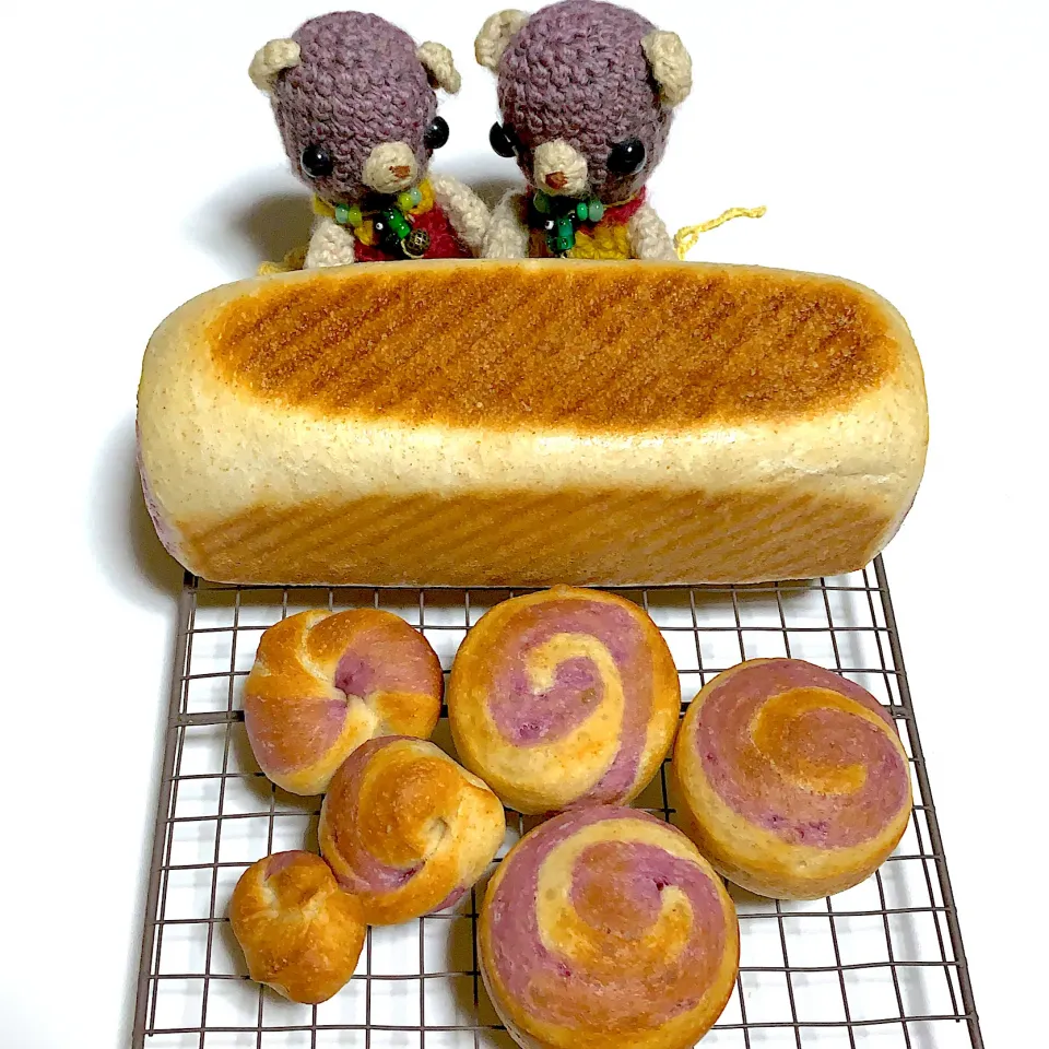 Snapdishの料理写真:計算を間違えたらしい角食焼き立て(*´Д｀*)|chagashiさん