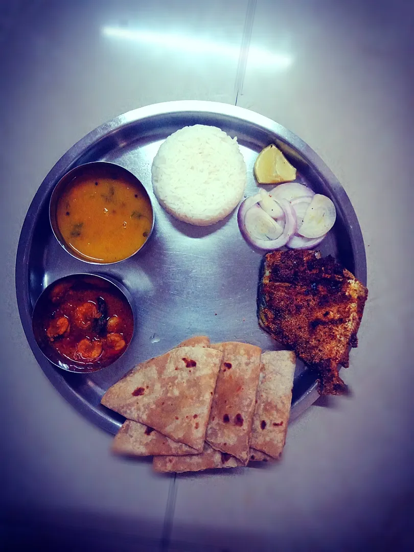 Snapdishの料理写真:fish Thali|kashishさん