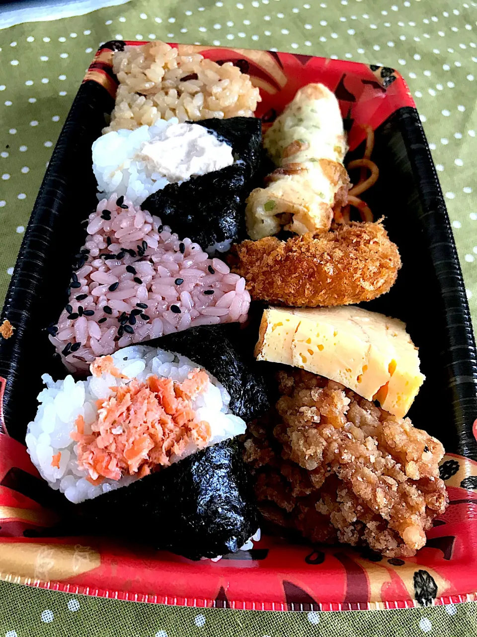 Snapdishの料理写真:おむすび弁当　#OnigiriAction |morimi32さん