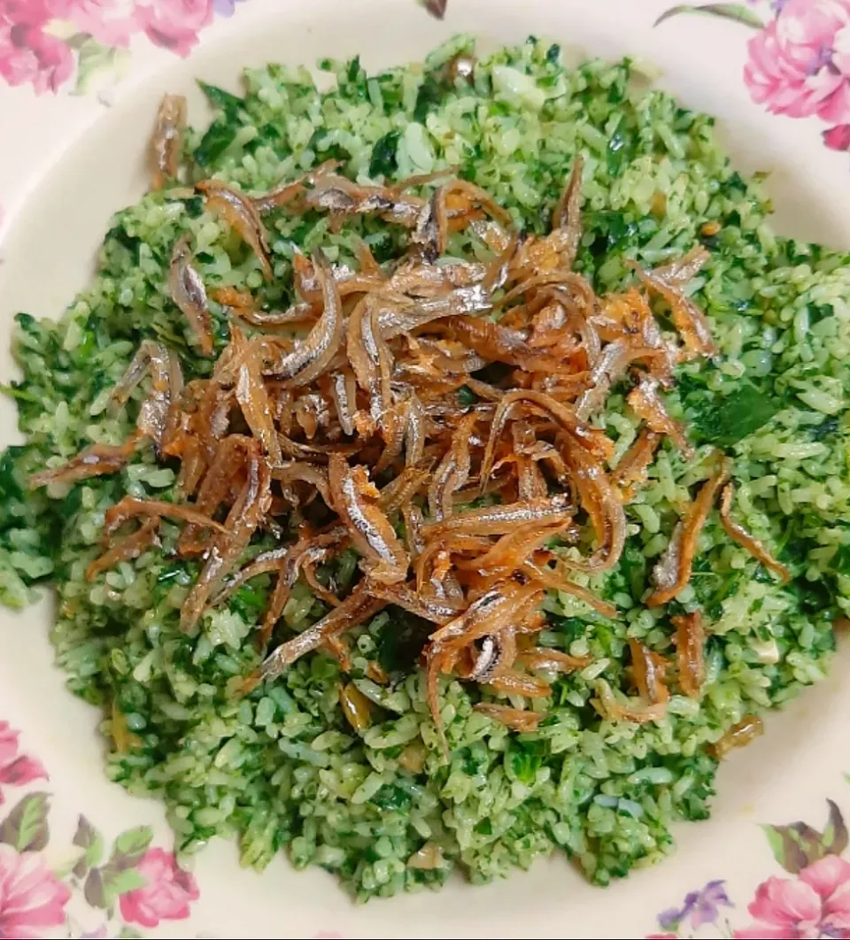 tapioca leaf fried rice with fried anchovies|ģřãçîöůşさん