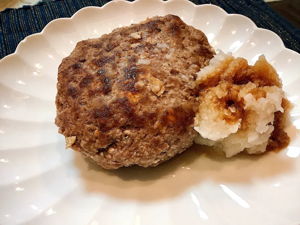 ちょっとヘルシーな豆腐ハンバーグ😋|アライさんさん