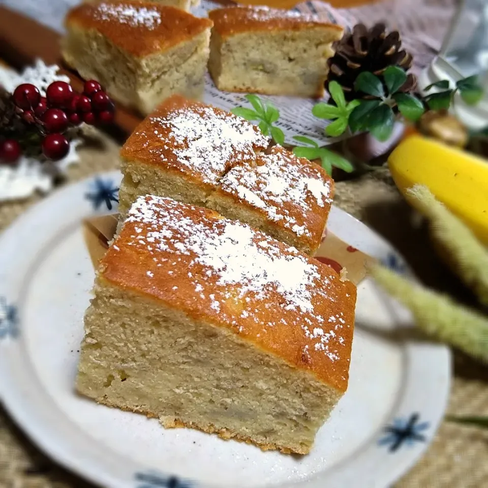 Snapdishの料理写真:AXさんの料理 バナナケーキ共立てバージョン✨これはバターケーキでありながらスポンジ生地のようなふんわり感もあってバナナ以外は入れてないしシンプルなんだけどめちゃくちゃ美味しいの😋|とまと🍅さん