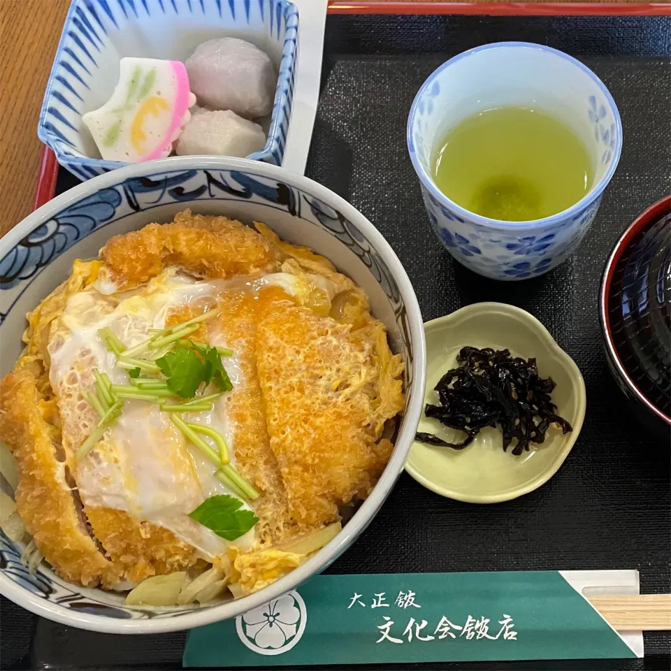 Snapdishの料理写真:碧南市文化会館の大正館のカツ丼ランチ|Morito Kamiyaさん