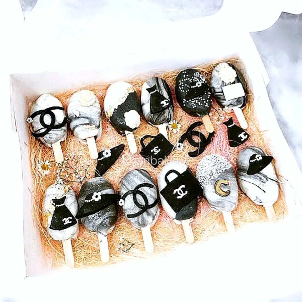 Chanel Popsicle Cake|envymaqueenさん