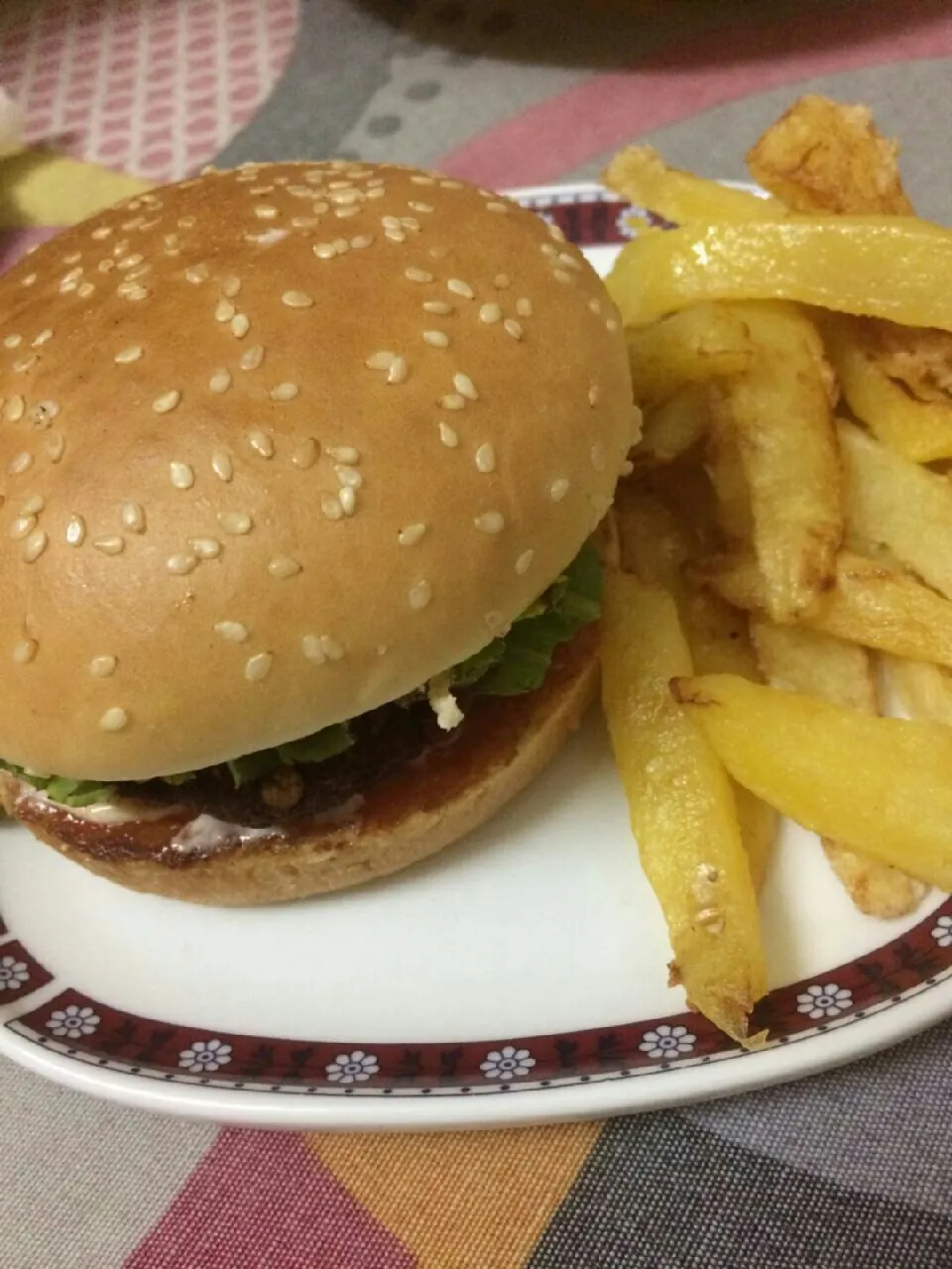 Snapdishの料理写真:beef pattie burger n fries|Durriさん