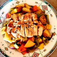 Oven roasted vegetables with pan seared chicken breast.|tinさん