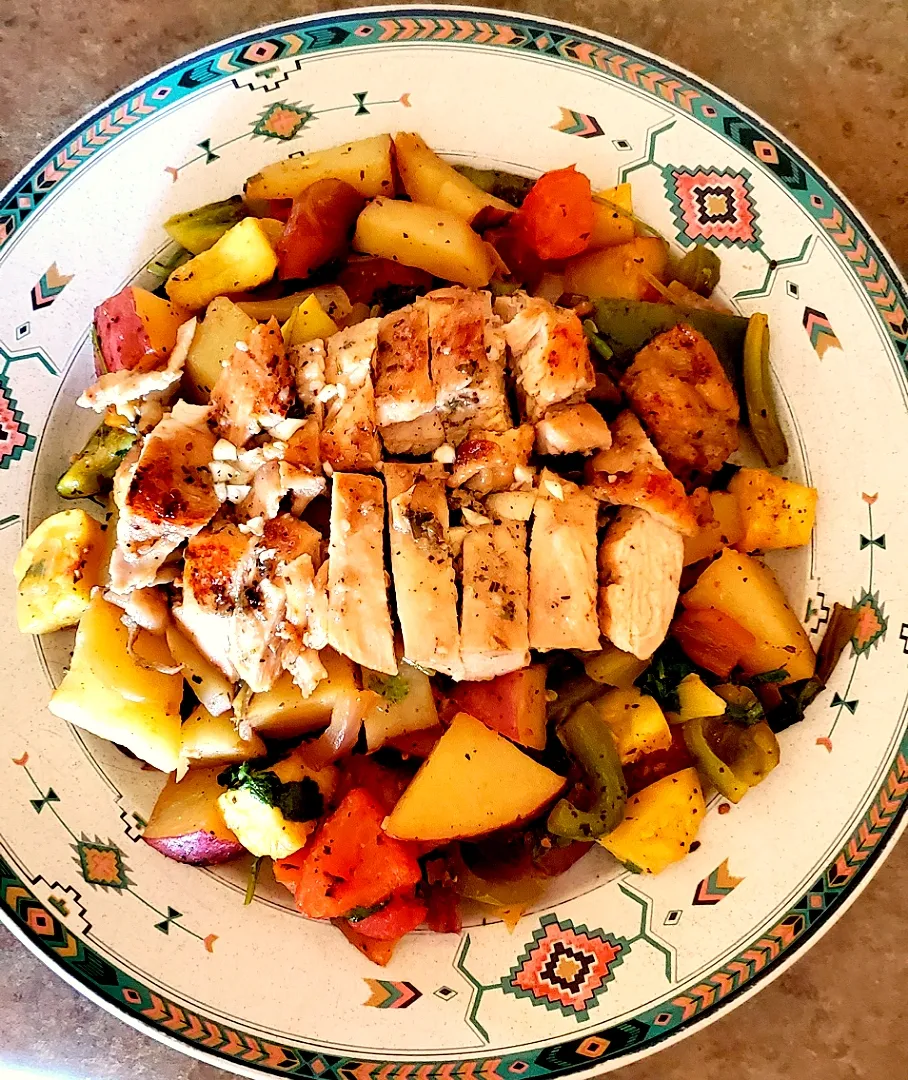 Oven roasted vegetables with pan seared chicken breast.|tinさん