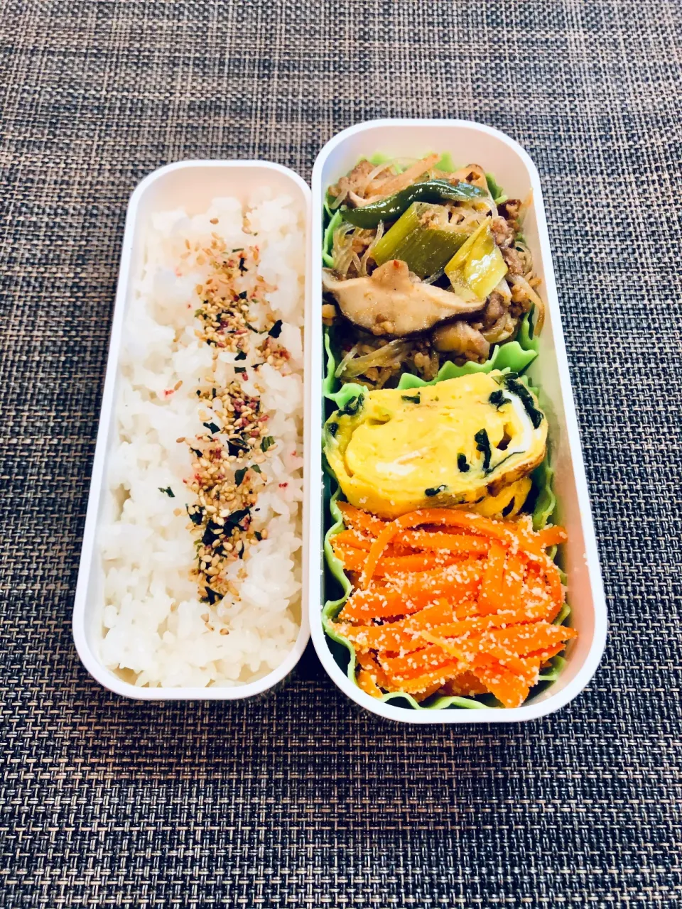 Snapdishの料理写真:本日の女子中学生弁当→麻婆春雨、わかめの卵焼き、人参のチーズ和え|Taja & Mayさん