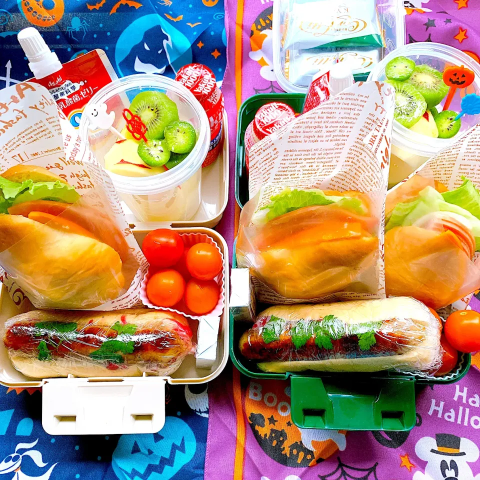 Snapdishの料理写真:#夫婦弁当　#sandwich #ホットドッグ　#サンドイッチ弁当　#デザートは秋映りんごとキーウィ　#庭で採れたシリーズ　#サルナシ　#コクワ #yamasarakurakubento #snapdish |Blueberry🫐さん