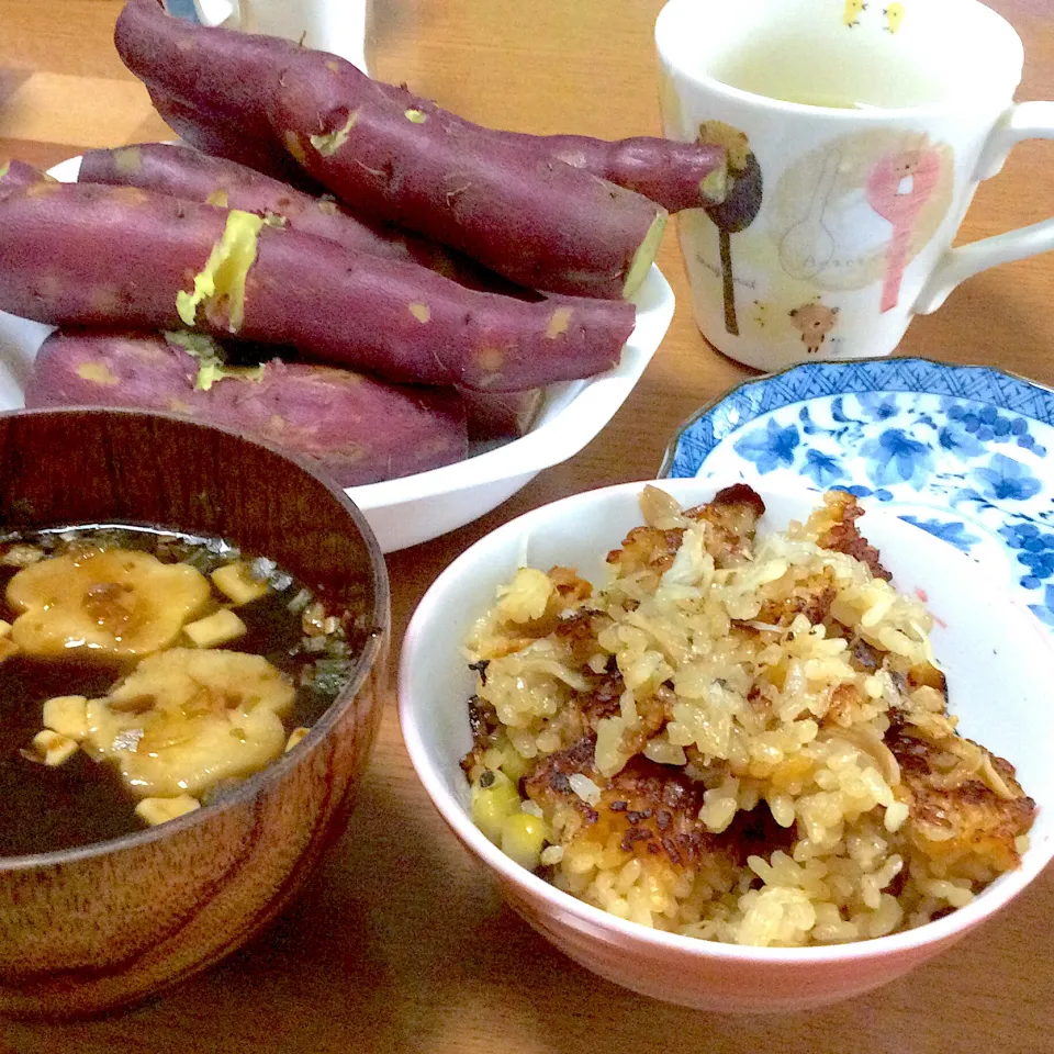 Snapdishの料理写真:炊き込みご飯とさつまいも|みんみんさん