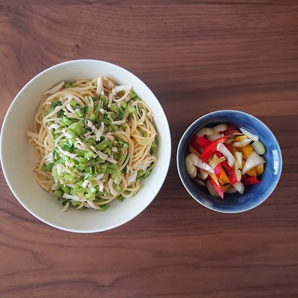 かぶの葉とささみのペペロンチーノ
パプリカとセロリのサラダ|oneiさん