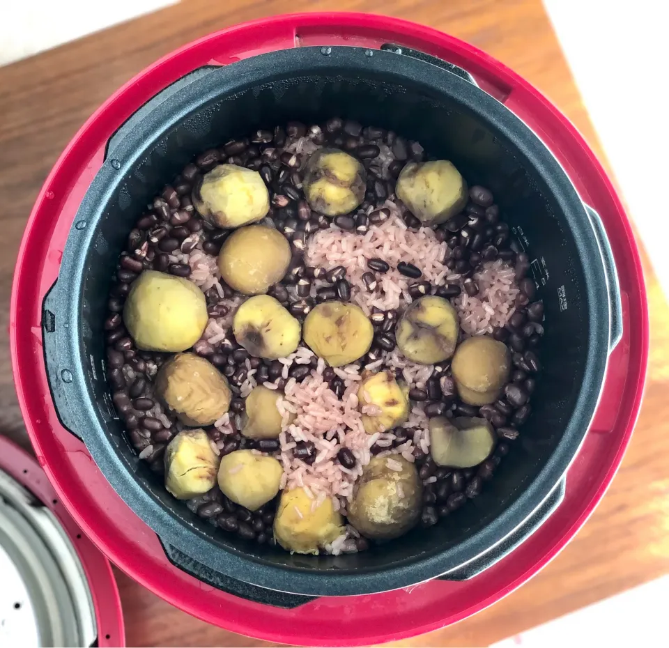 栗赤飯　　　　　　　　　　　　　　　　Rice boiled with red beans and chestnuts|マユマユさん