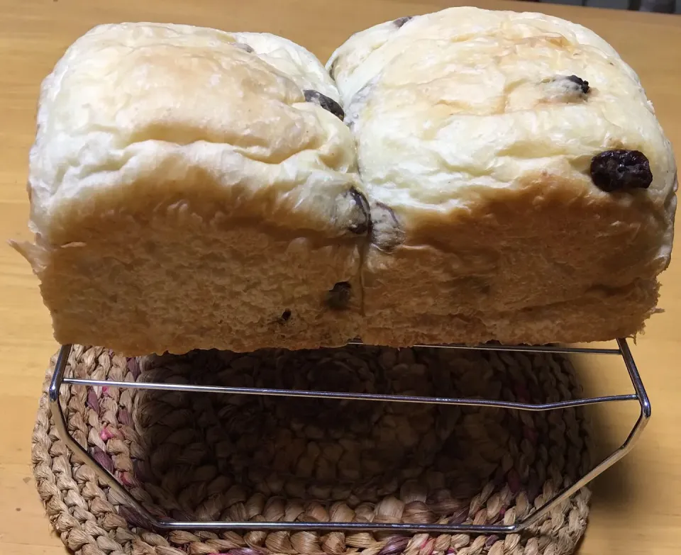 Snapdishの料理写真:レーズン入り食パン🍞|honeyさん