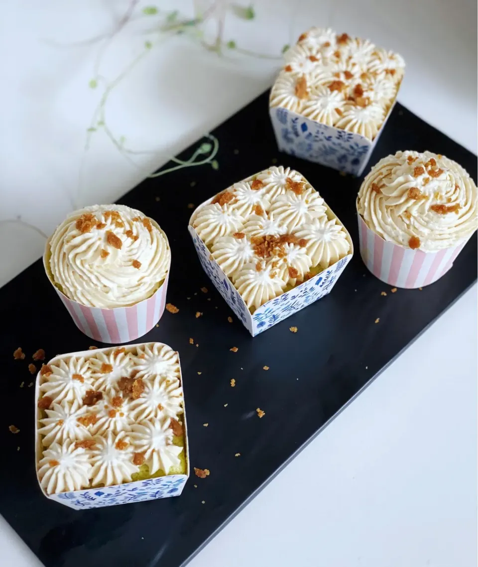 Pandan chiffon cupcakes with gula melaka chantilly cream|12Dragonさん