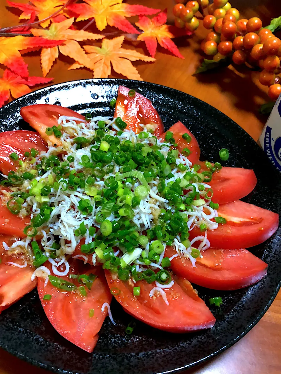 トマト🍅とジャコのサラダ🥗ニンニク風味|みゆきさん