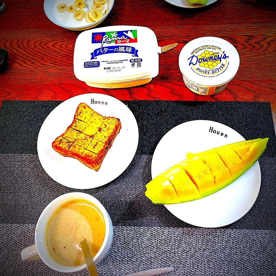 Snapdishの料理写真:10月12日　朝ごはん　粒あんデニッシュ、メロンカフェオレ、|yakinasuさん