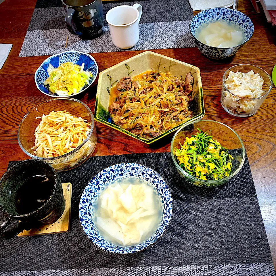 Snapdishの料理写真:プルコギ、海老ワンタン、豆苗、大根サラダ|yakinasuさん