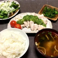 茹で鶏胸肉のキューカンバーソースとナスとしめじの春菊炒め|いっくんさん