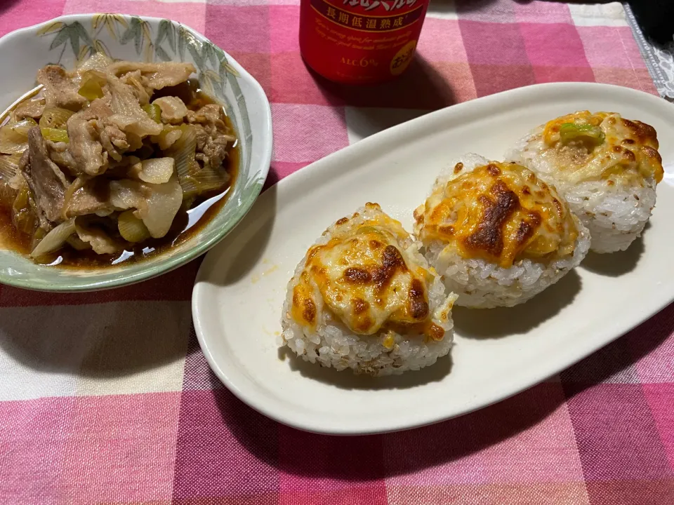 Snapdishの料理写真:ねぎ豚 バラ肉ver.／ゆずネギ味噌とチーズの焼きおにぎり|ハルのただ飯さん