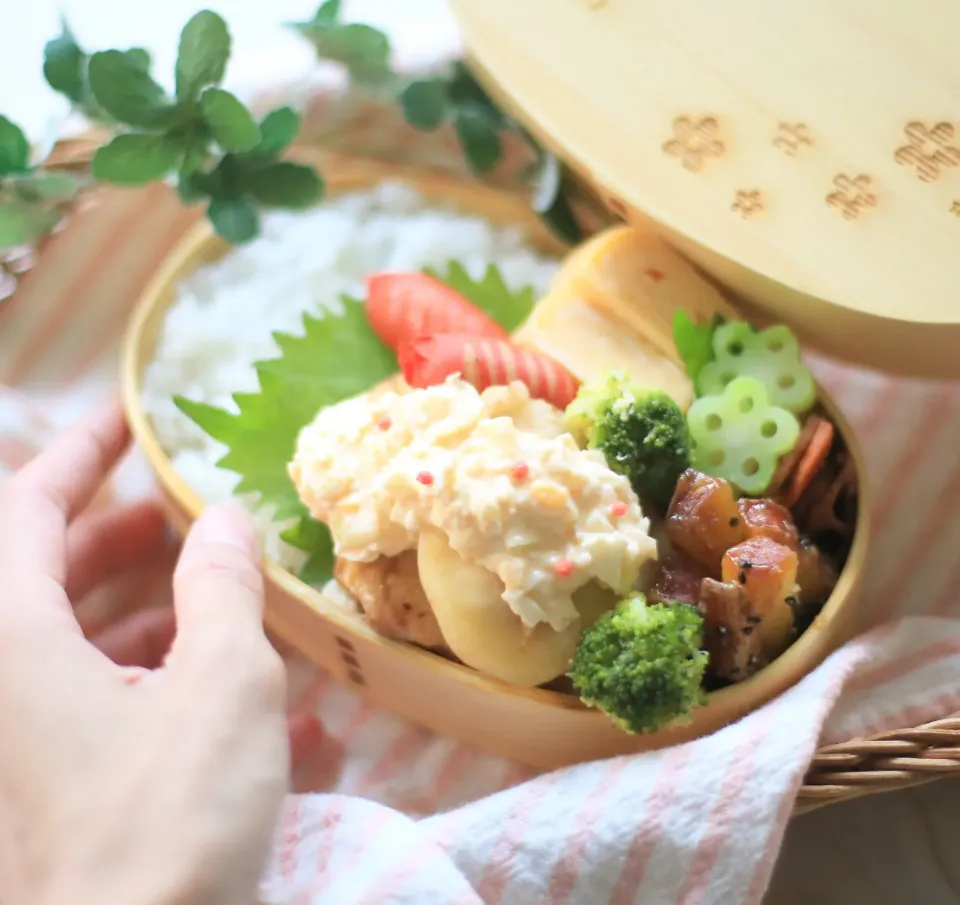 Snapdishの料理写真:鶏天タルタルもりもり弁当|ゆいか＊さくママさん