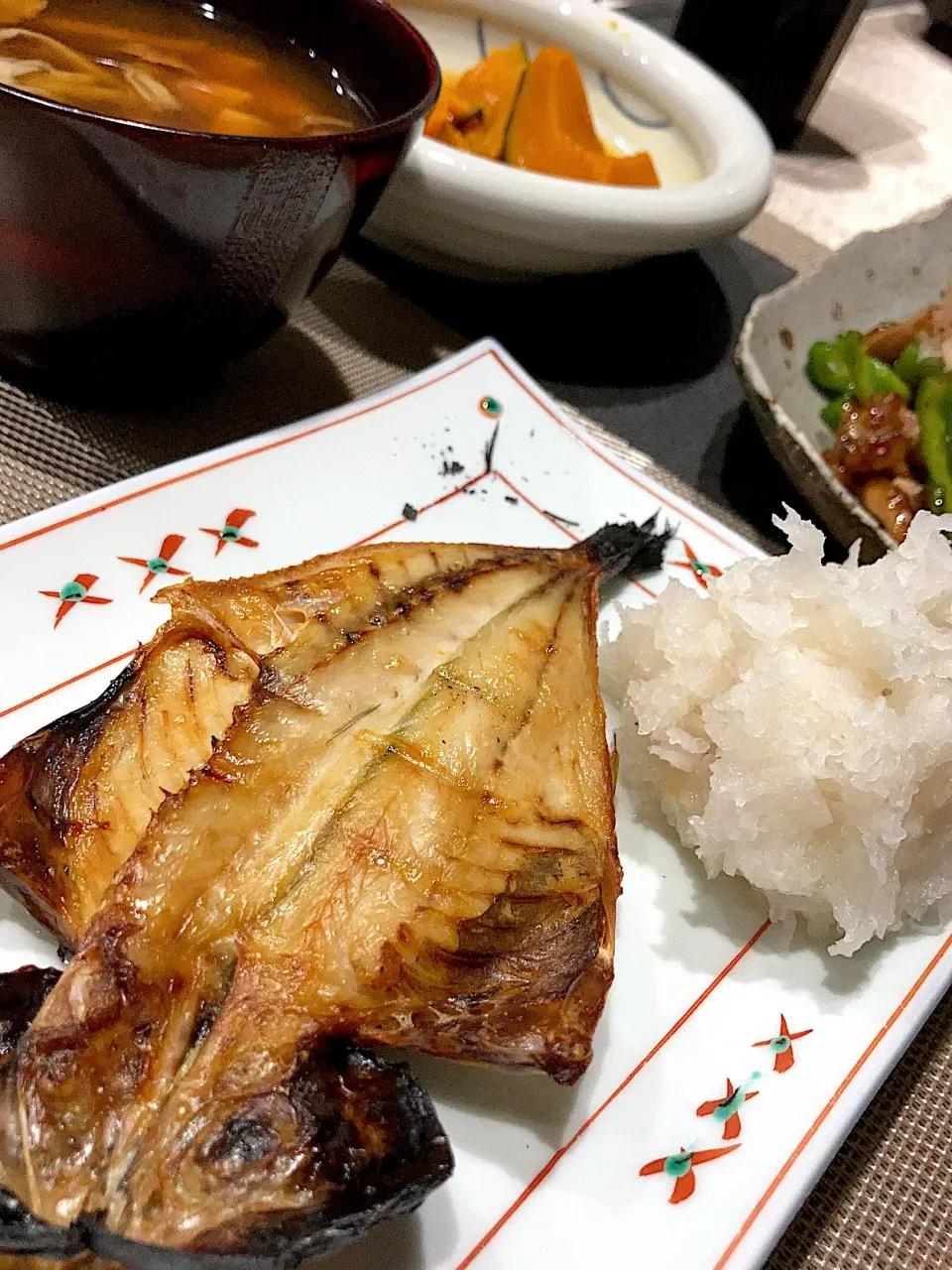 アジの開き ピーマンと豚肉 カボチャ|いぐあなさん