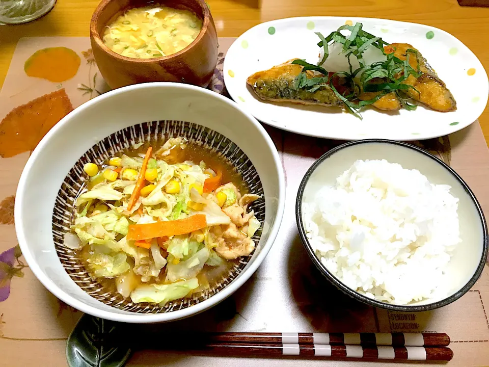 Snapdishの料理写真:骨取りさばの蒲焼き、蒸し鶏と野菜のごまあえ|Emiko Kikuchiさん