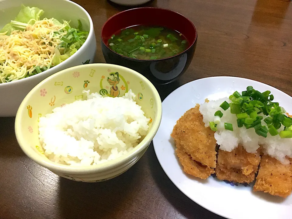 おろしチキンカツ、大根の葉の味噌汁、サラダ|りかさん