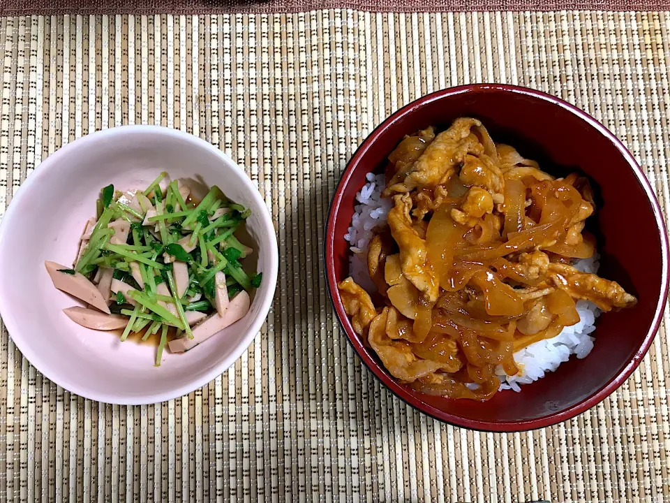 豚丼、豆苗ソーセージサラダ|りっぺさん