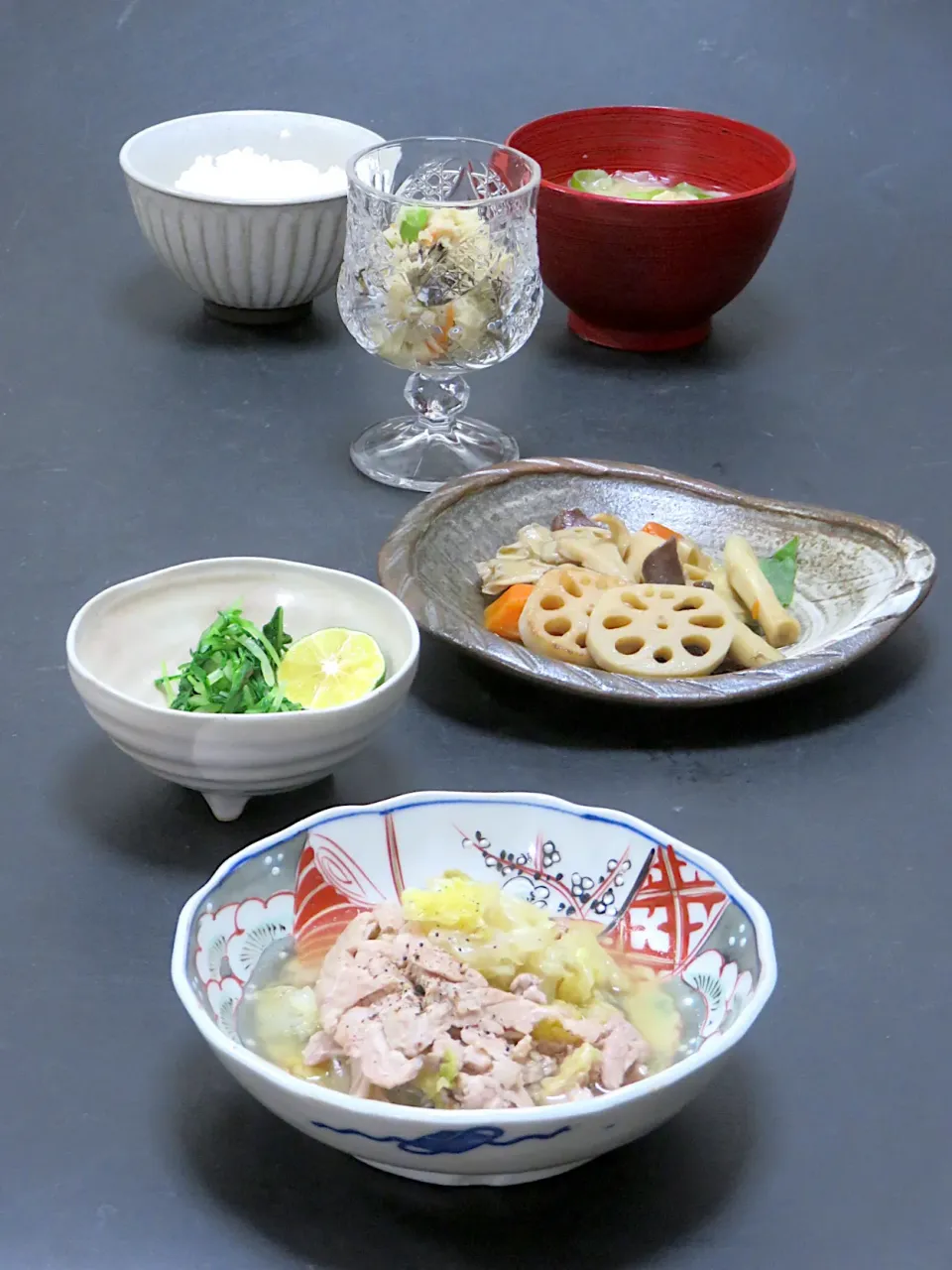 今晩は、ぶたはく、精進煮染め、水菜の浅漬け、おから煮、葱と銀耳の味噌汁、ご飯|akazawa3さん