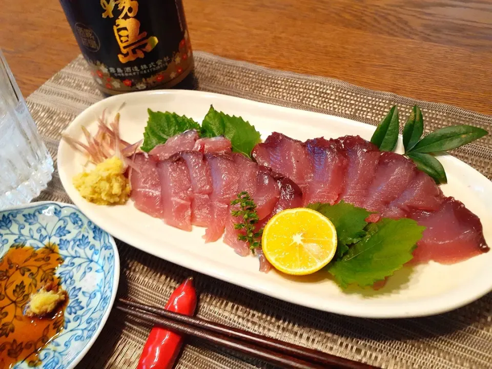 Snapdishの料理写真:ケンケン鰹🐟を生姜醤油で☺️|fumfumさん