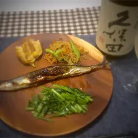 Snapdishの料理写真:秋刀魚、空芯菜のニンニク炒め、しらたきの塩昆布和え、玉子焼き＆久保田萬寿|mayさん