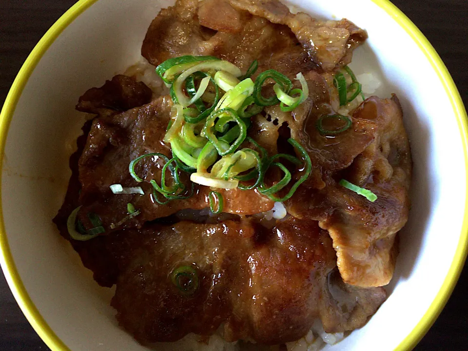 豚肉バラ味噌炒め丼|ばーさんさん