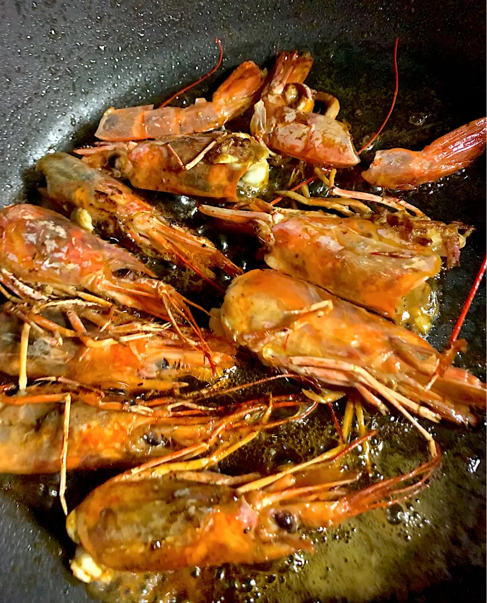 赤海老刺し身を食した後はカリッと揚げてスープを取ろう🦐|シュトママさん