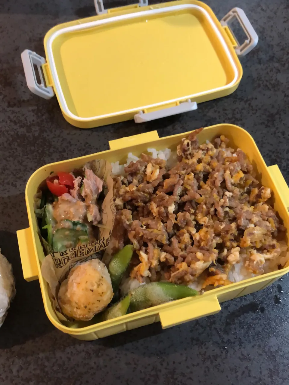 Snapdishの料理写真:ソボロ弁当|ハッチ🐝さん