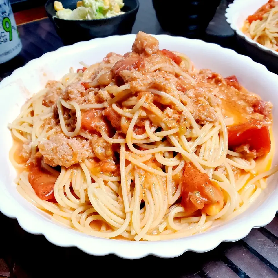 Snapdishの料理写真:奥様料理♪😀
ツナのトマトクリームパスタ🍝
コールスロー|dai.noriさん