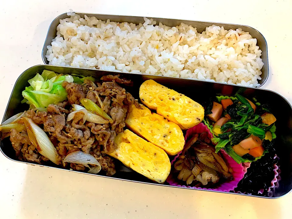 Snapdishの料理写真:焼くだけ　牛バラ焼肉弁当|しばざきまりさん