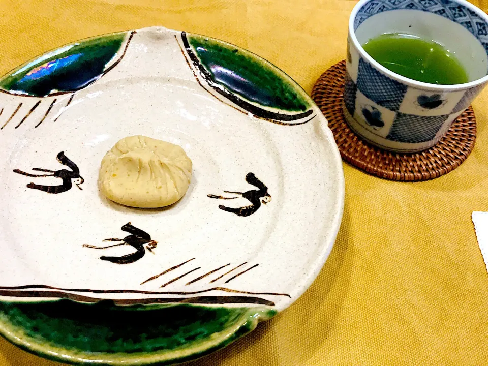 美味しい栗🌰きんとんいただきました😊和香園の深蒸し茶を丁寧に淹れて💗至福の時間❣️|smilesさん