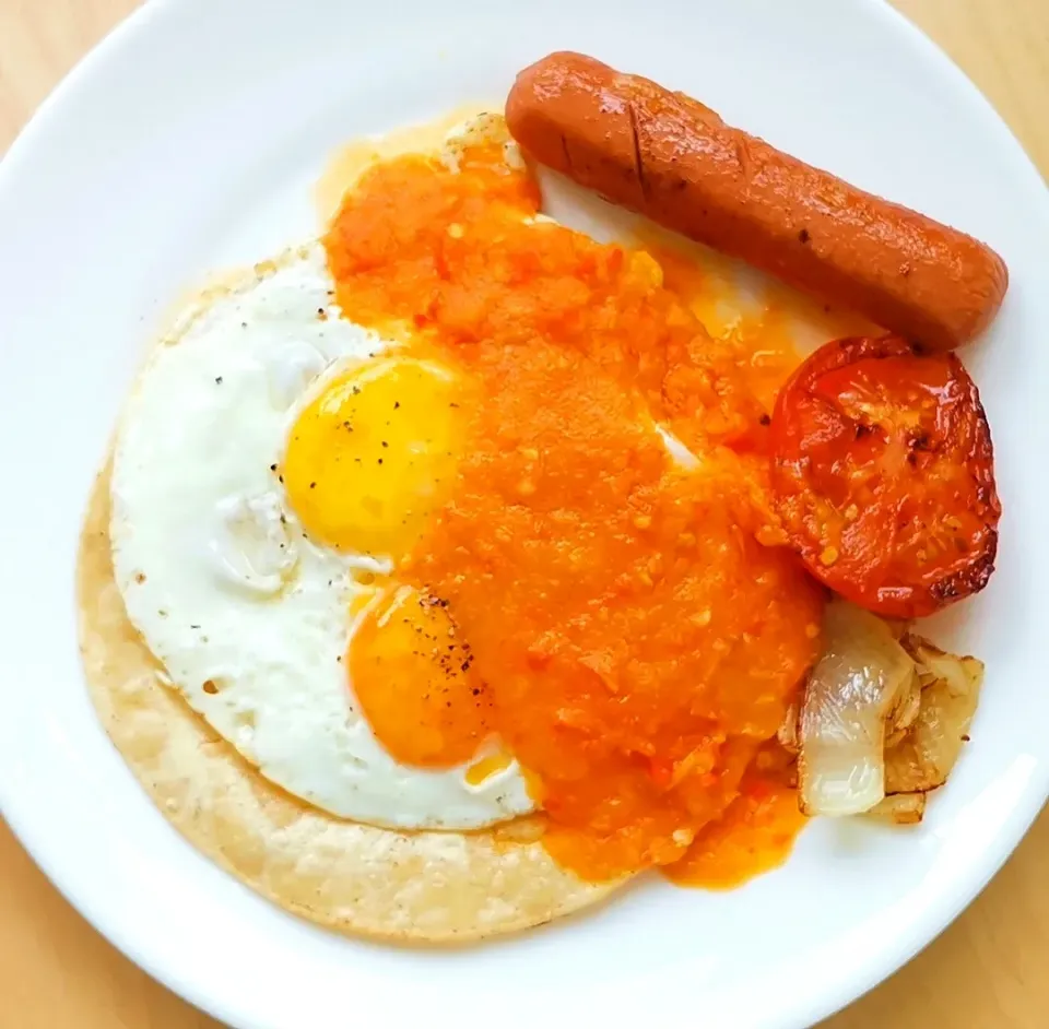 Huevos Rancheros (Mexican farm style breakfast) with Molli Tomato Salsa|Jorge Bernal Márquezさん