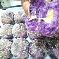 Snapdishの料理写真:Ube cheese pandesal
One of 
My favourite breakfast|Mirsaraliさん