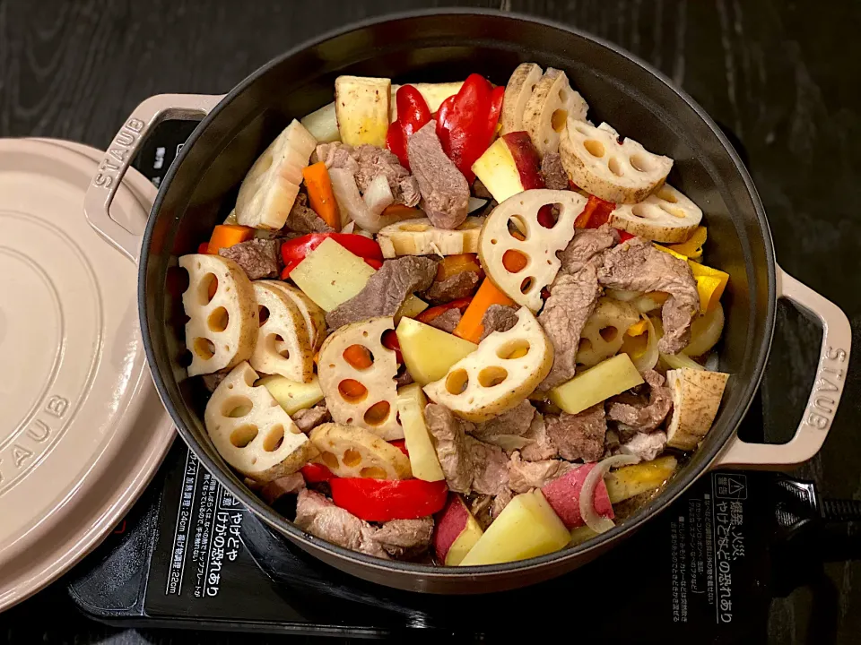 肉と根野菜の煮物をアワビオイスターソースで煮込む😅・・創作料理|Hi-Niさん