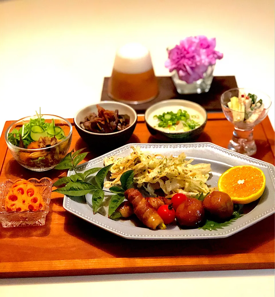 アスパラの肉巻き　里芋煮　南瓜ときのこと水菜のサラダ　ごほのかき揚げ🍺😊|あっこさん